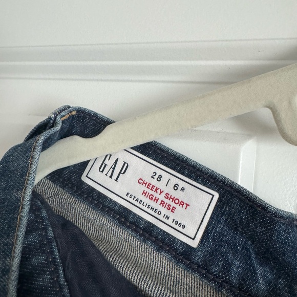 GAP cheeky button fly shorts - Picture 2 of 3